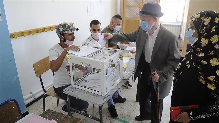 Cezayir’deki seçimde 24 milyondan fazla kayıtlı seçmenden yüzde 30,2’si oy kullandı