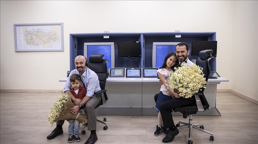 Hava trafik kontrolörü babalara çocuklarından duygulandıran “Babalar Günü” sürprizi