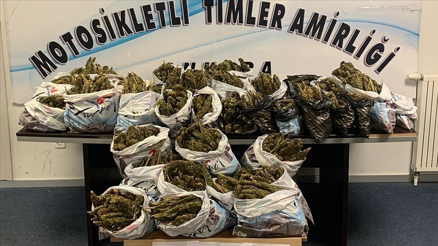 Başkent’te ‘Yunus’ timlerinin dikkati sayesinde 37 kilogram esrar ele geçirildi