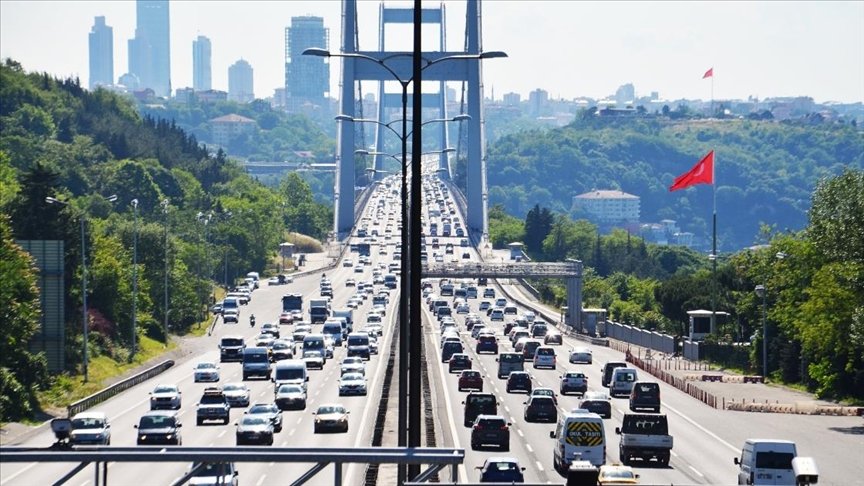 İstanbul’da kısıtlamasız ilk cumartesi gününde trafik yoğunluğu oluştu
