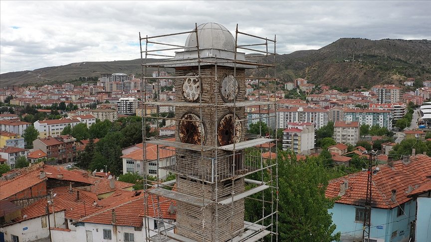Saati İsviçre’den getirilen Çankırı’daki tarihi saat kulesinde zaman yeniden akmaya başlayacak