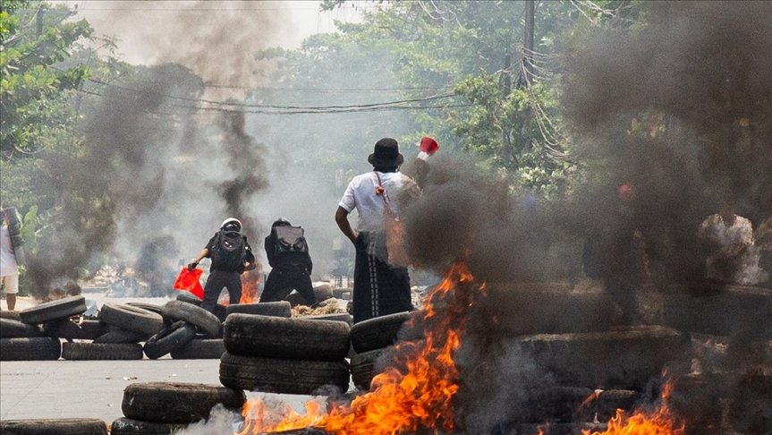 Myanmar’da ordunun darbe karşıtlarına silahlı müdahalesinde ölenlerin sayısı 860’a çıktı