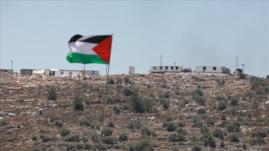 Batı Şeria’nın Nablus kentindeki Filistinliler, Yahudi yerleşim birimlerine canları pahasına karşı çıkıyor