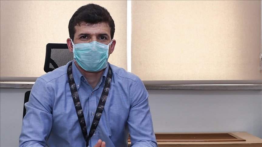 Doktor baba, dünyaya ‘merhaba’ dediği an hastalıkla tanışan oğlunun yaşamı tutan eli oldu