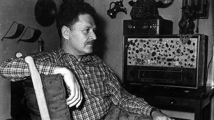 Rüzgara karşı yürüyen adam: Nazım Hikmet