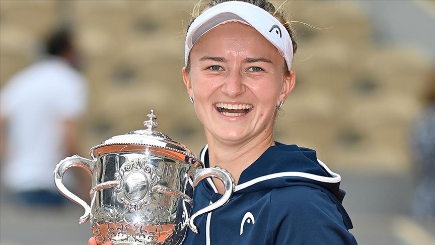 Barbora Krejcikova Fransa Açık’ta teklerin ardından çiftlerde de kupaya uzandı