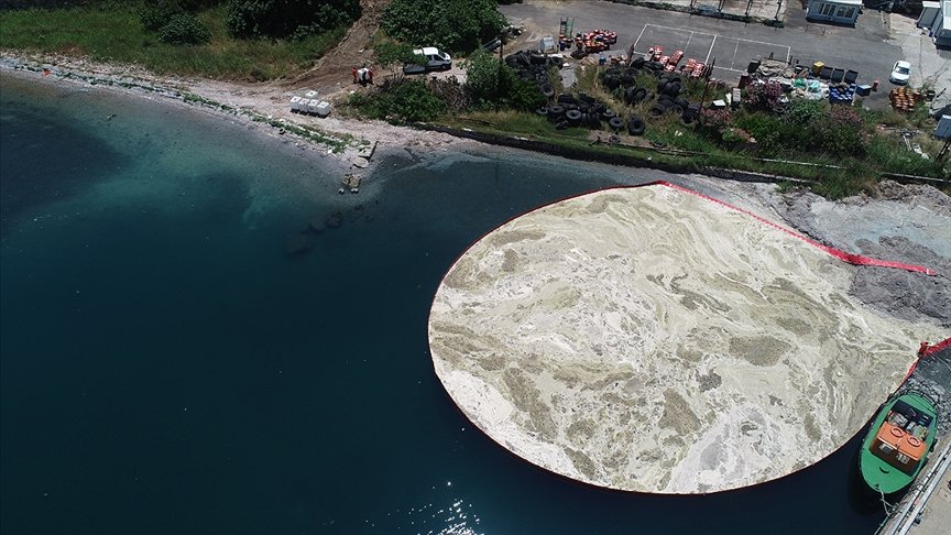 Bakan Kurum: Marmara Denizi’nden 6 günde 2 bin 166 metreküp müsilaj temizlendi