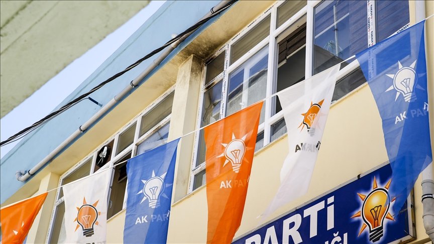 Molotofkokteylli saldırının yapıldığı AK Parti Hani İlçe Başkanlığındaki hasar görüntülendi