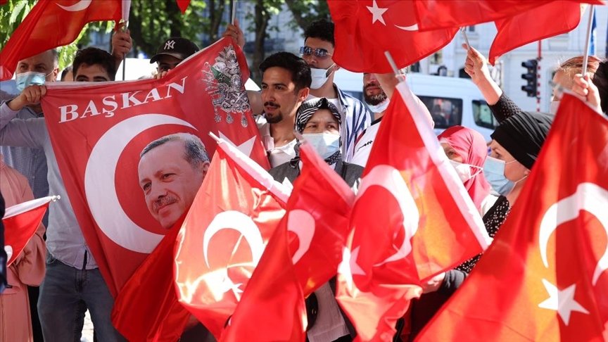 Cumhurbaşkanı Erdoğan Belçika’da sevgi gösterileriyle karşılandı