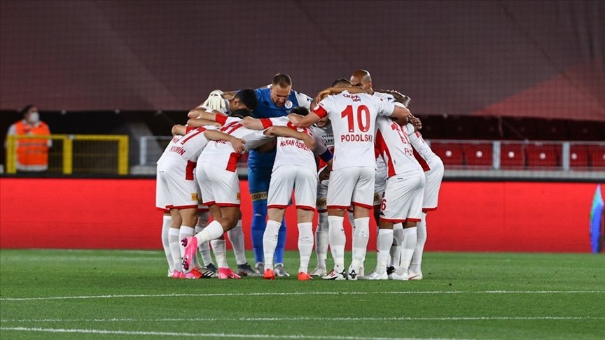 Antalyaspor, gelecek sezon ligi ilk 5’te tamamlayarak Avrupa’ya gitmeyi hedefliyor