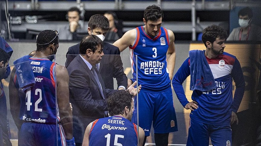 THY Avrupa Ligi’nde kupanın sahibi olan Anadolu Efes, gözünü Türkiye şampiyonluğuna çevirdi