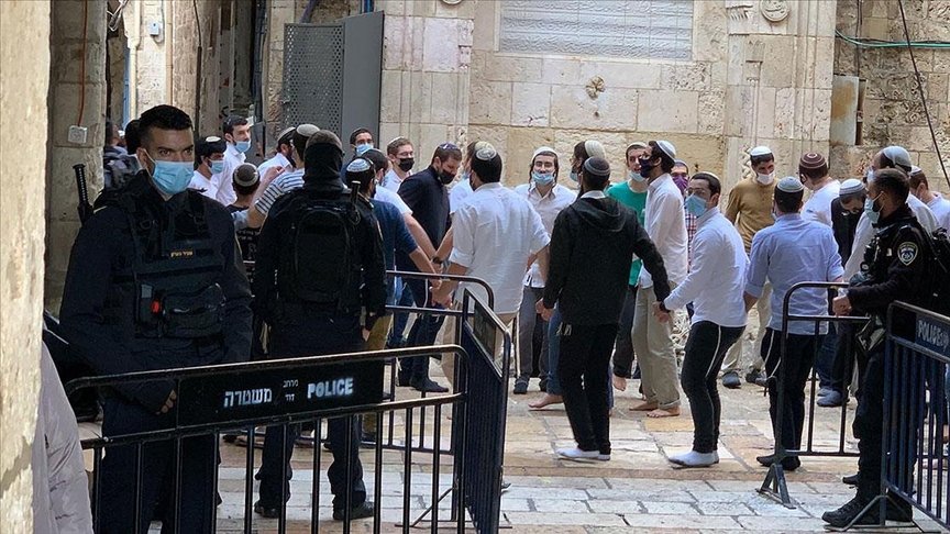 İsrail polisinin eşlik ettiği 78 fanatik Yahudi, Mescid-i Aksa’ya baskın düzenledi