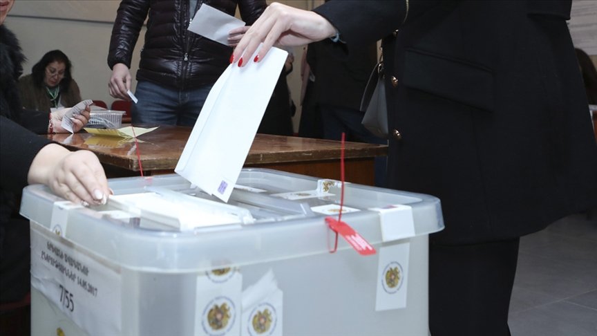 Ermenistan’da erken parlamento seçimi başladı