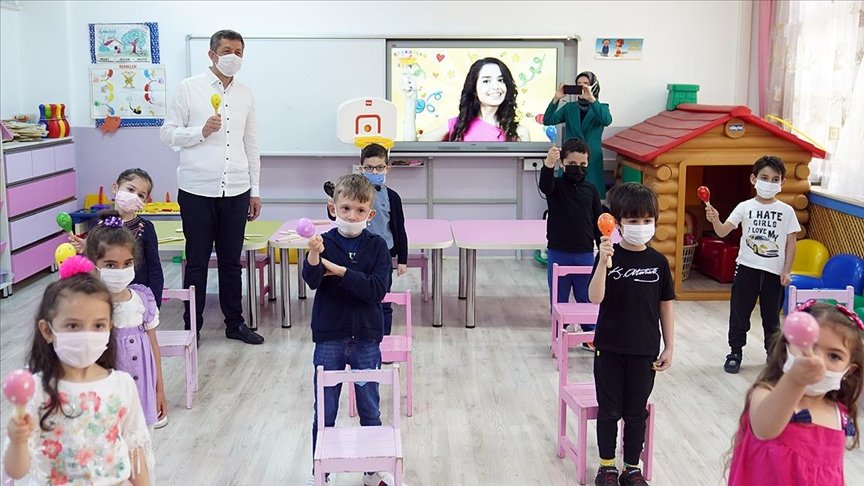 Milli Eğitim Bakanı Selçuk: Bu yazın okuyarak, sporla, sanatla geçmesi bizim açımızdan çok kritik