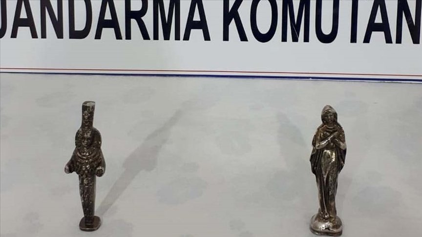 Muş’ta tarihi olduğu değerlendirilen Meryem Ana ve Artemis figürlü heykel ele geçirildi