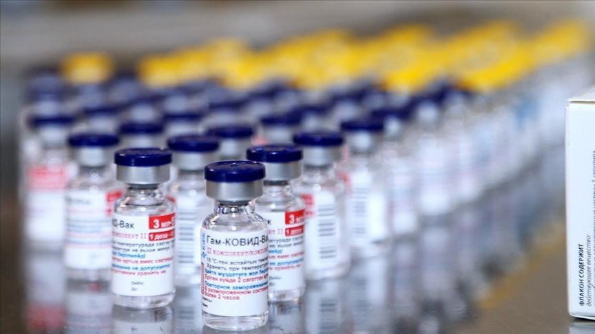 Rusya’da Kovid-19’a karşı aşılama sürecinin yavaşlamasıyla vakalar artıyor