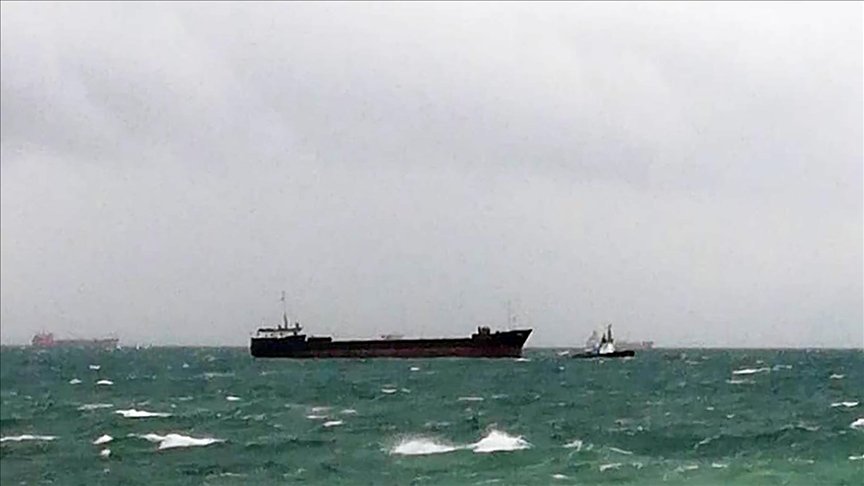 Kartal’da sürüklenen kargo gemisine müdahale edildi
