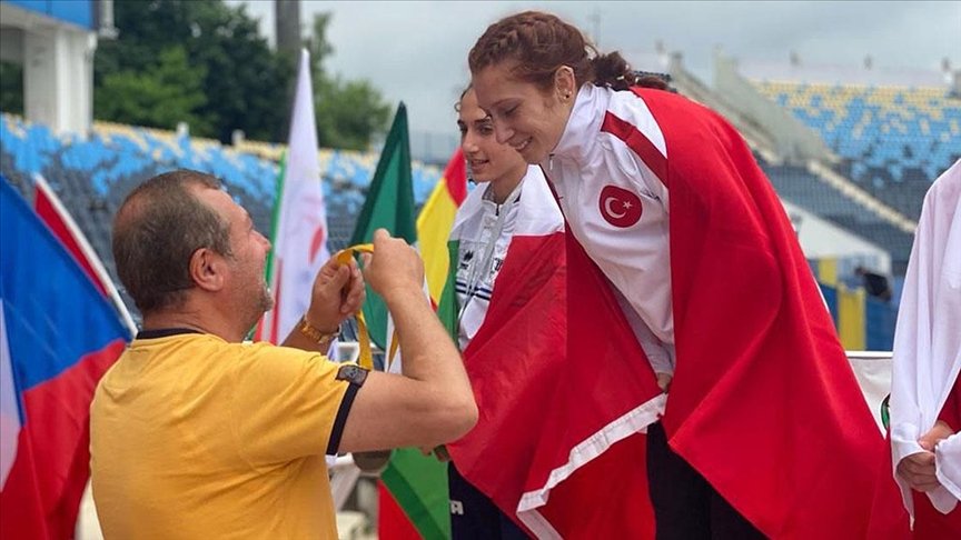 Para Atletizm Şampiyonası’nda Muhsine Gezer dünya şampiyonu oldu