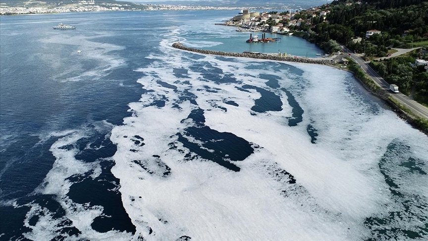 Bakan Kurum: Marmara Denizi’nden 8 günde 3 bin 288 metreküp müsilaj temizlendi