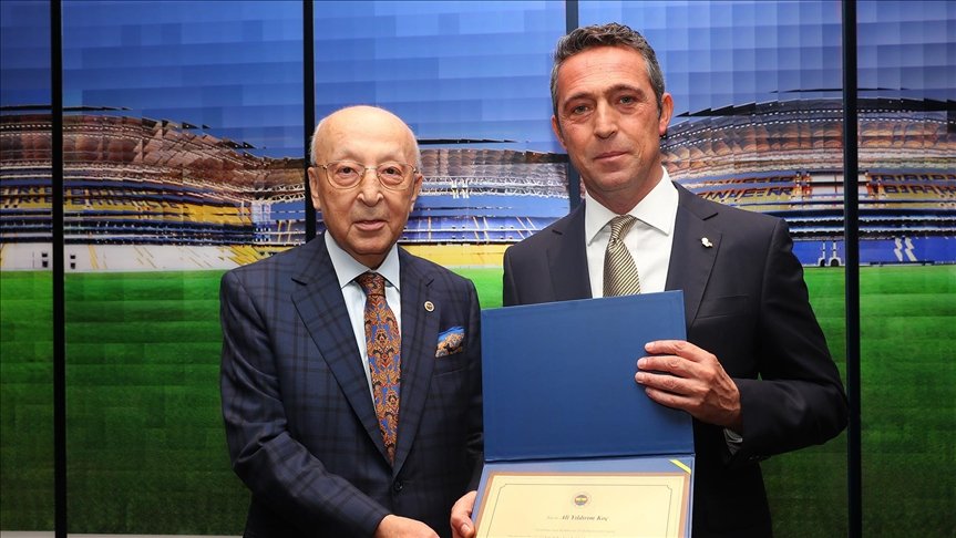 Fenerbahçe’de Ali Koç başkanlığındaki yönetim kurulu, mazbatalarını aldı