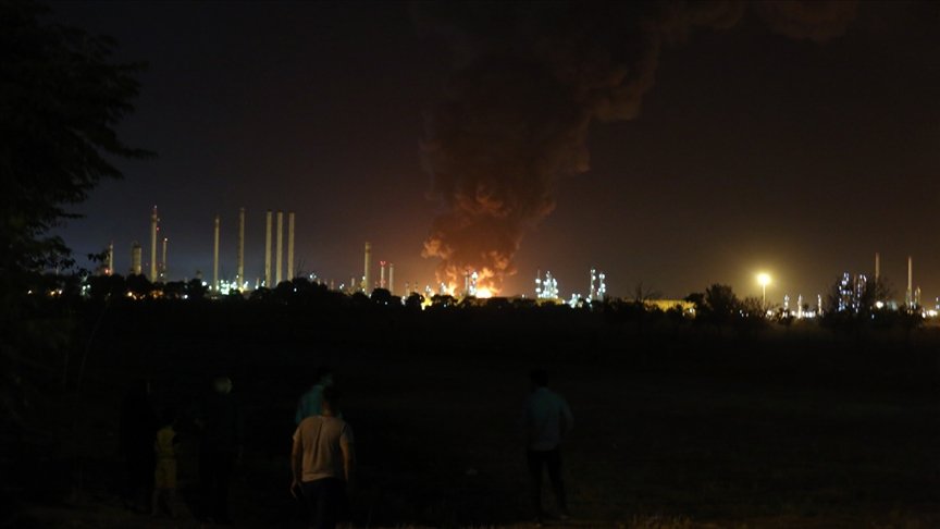Tahran’ın güneyindeki petrol rafinerisinde çıkan yangın kontrol altına alındı