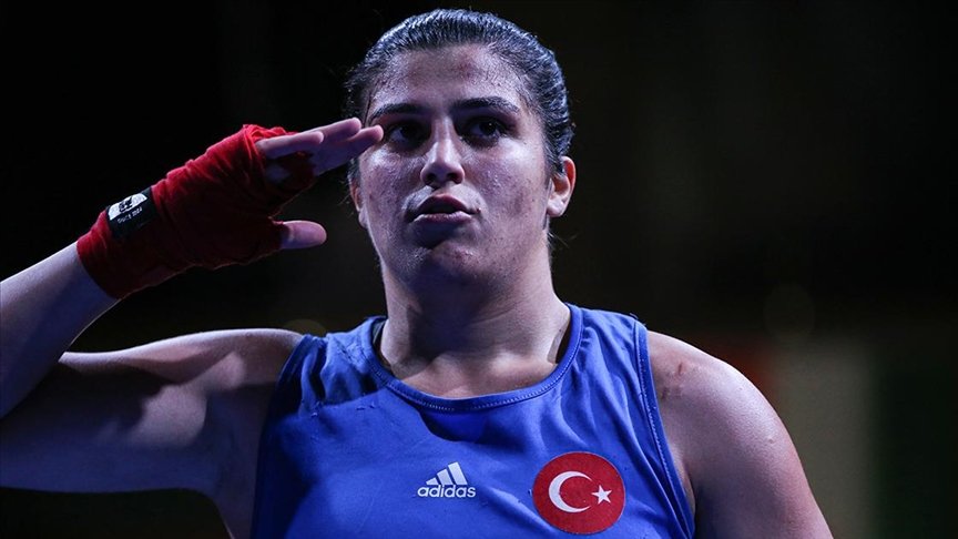 Milli boksör Busenaz Sürmeneli Fransa’da altın madalya kazandı