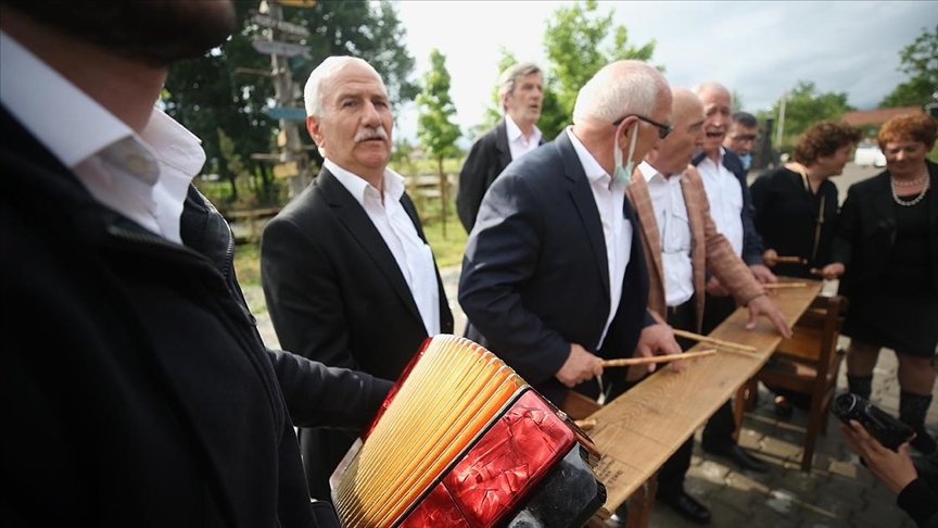Kafkas kültürünün otantik müzikleri ve oyunları ‘İhtiyar Delikanlılar’ grubuyla yaşatılıyor