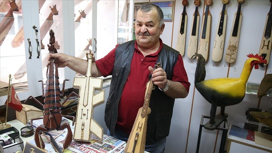 Giresunlu Temel ustanın farklı figürlerdeki kemençeleri ilgi çekiyor