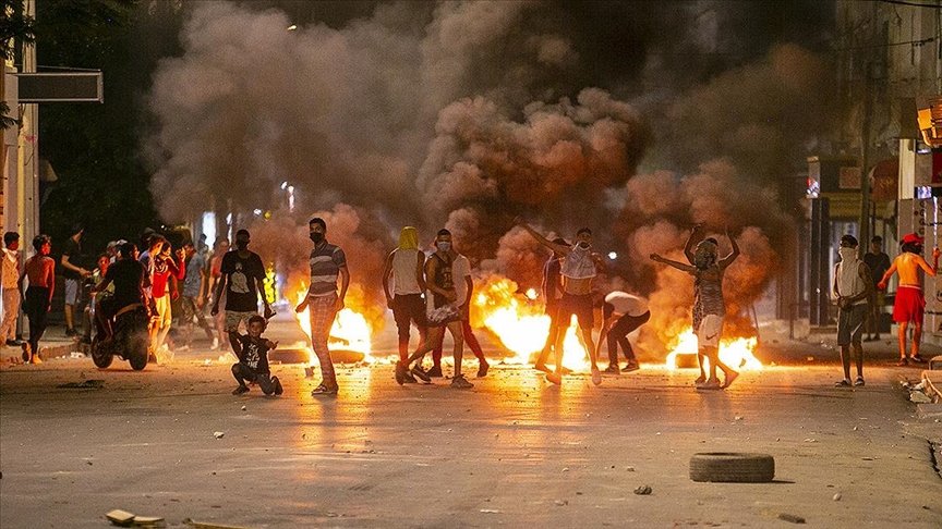 Tunus’taki gösteriler güvenlik reformu talebinin ötesine geçer mi?