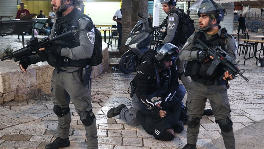 İsrail polisi, Kudüs’te Şeyh Cerrah Mahallesi’ndeki Filistinlilere yine saldırdı