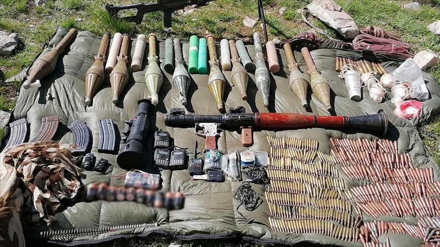 Van’da PKK’ya yönelik operasyonda silah ve mühimmat ele geçirildi
