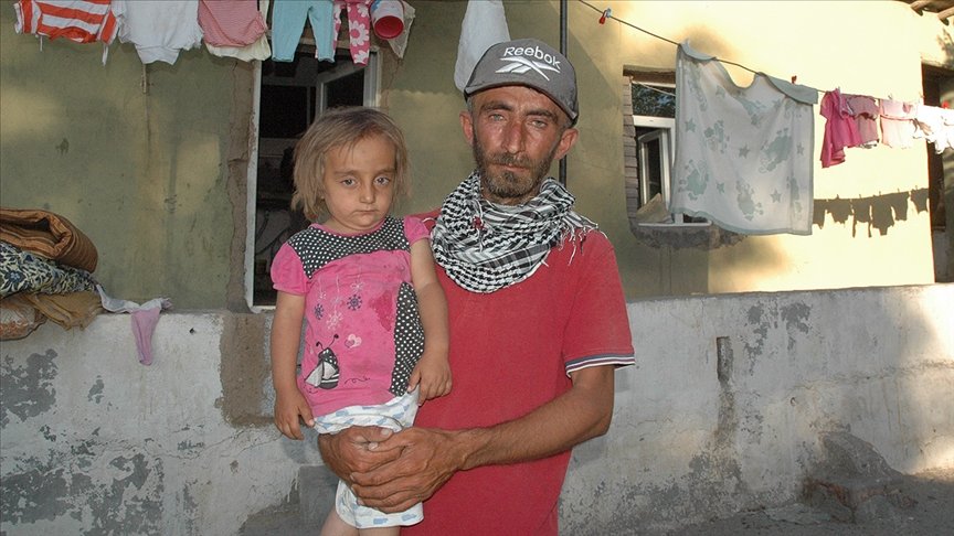Dar gelirli aile, böbrek hastası kızları Almira’nın sağlığına kavuşacağı günü bekliyor