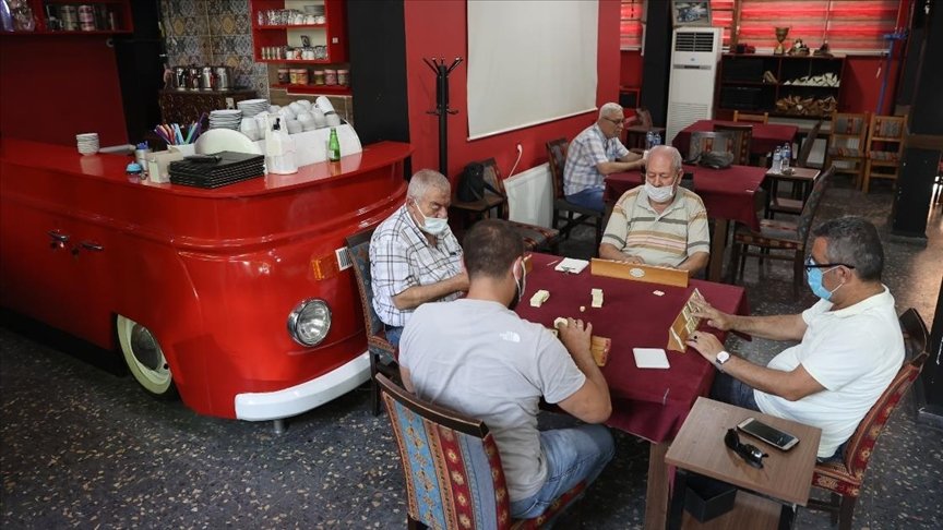 İstanbul’da kademeli normalleşmenin üçüncü etabının başlamasıyla kıraathane ve kahvehanelerde hareketlilik