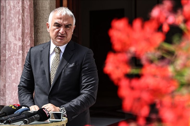 Kültür ve Turizm Bakanı Ersoy: Yabancı t;;uristlerde negatif test sonucu veya en az 2 aşı şartı aranıyor