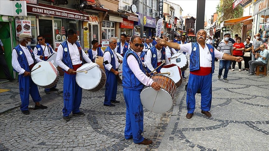 Kırkpınar davul ve zurna ekibi geleneksel davet için yollara düştü