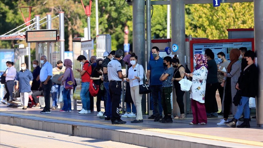 Koronavirüs Bilim Kurulu Üyesi Kayıpmaz’dan ‘normalleşme sürecinde bireysel tedbirlere devam’ uyarısı