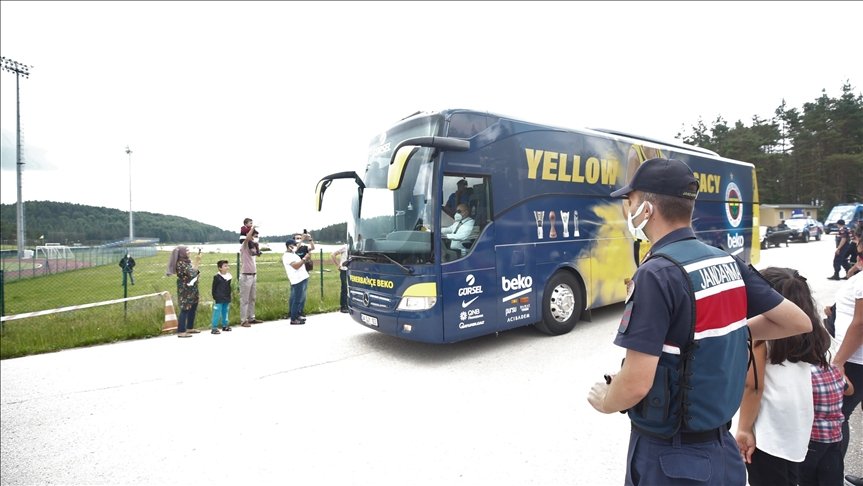 Fenerbahçe kafilesi, yeni sezon hazırlık kampı için Düzce’ye gitti
