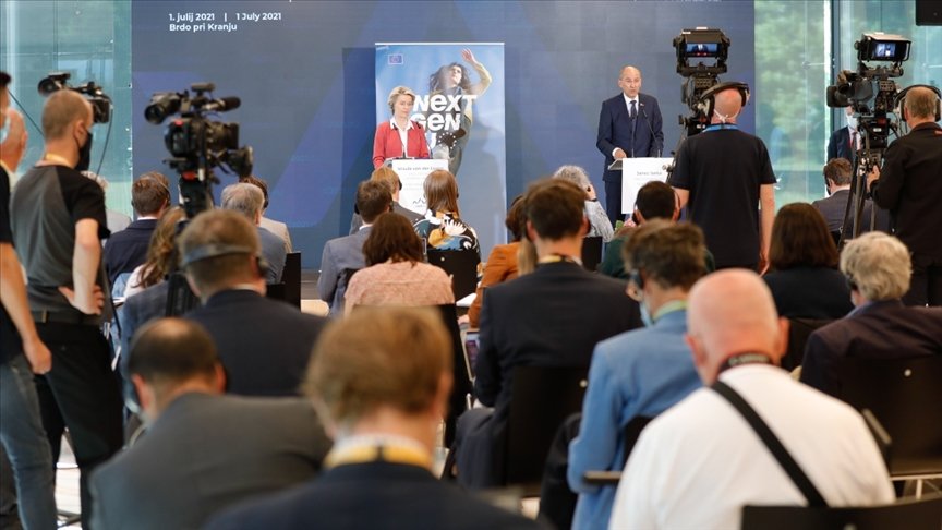 AB Komisyonu Başkanı Von der Leyen, AB dönem başkanlığını devralan Slovenya’yı ziyaret etti