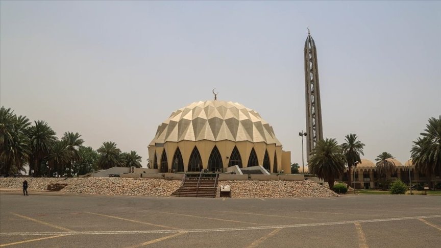 Sudan’da iki Nil’in birleştiği noktadaki Nileyn Camisi farklı mimarisiyle dikkati çekiyor