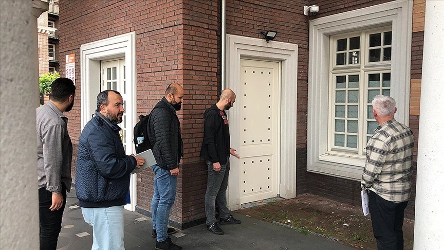 Hollanda’da Amsterdam Ayasofya Camisi’ne saldırı