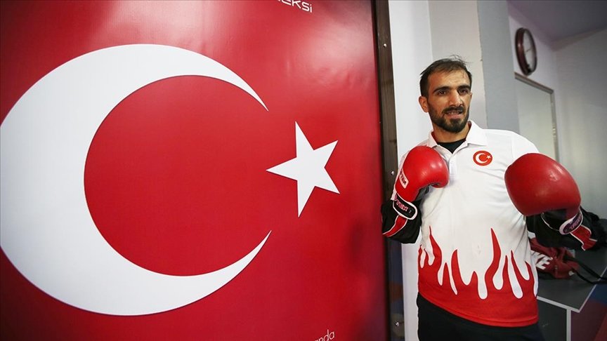 Avrupa şampiyonu milli kick boksçu Emre Şahin’in yeni hedefi dünya şampiyonluğu