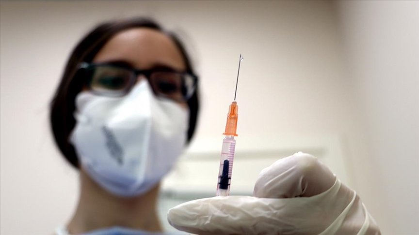 Beş soruda 50 yaş üstü ve sağlık çalışanlarının ‘üçüncü doz’ aşılama süreci