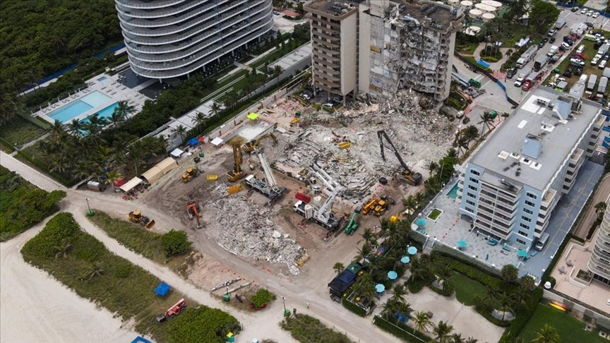Miami’de çöken 13 katlı binada ölenlerin sayısı 20’ye çıktı