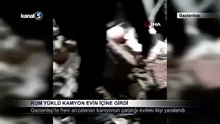 Kum Yüklü Kamyon Evin İçine Girdi