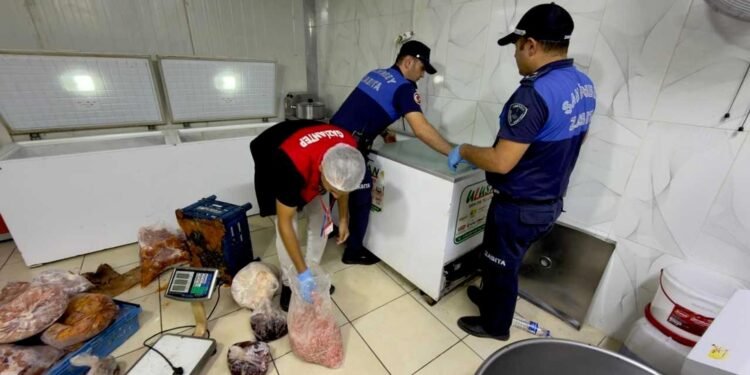 Gaziantep’te Mide Bulandıran Denetim! Tam 703 Kilo..Yakalanmasalar Bunları Vatandaşa Yedireceklerdi