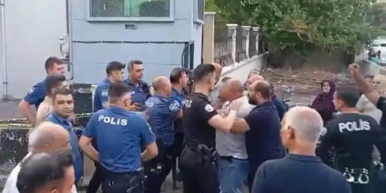 Gaziantep’te ilçeyi ayağa kaldıran cinsel istismar iddiası! Yüzlerce kişi karakolun önünde toplandı