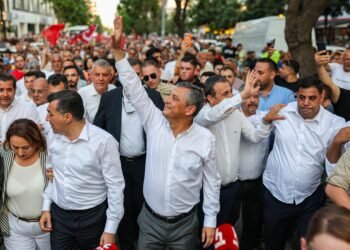 Belediyelerde Hesaplar Tutmadı! 9 Büyükşehirden Özgür Özel’e Şok