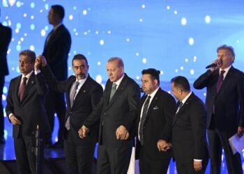 SELİM ÇIRPANOĞLU’NUN AK PARTİ’YE GEÇİŞİNİ VATANDAŞLARA SORDUK