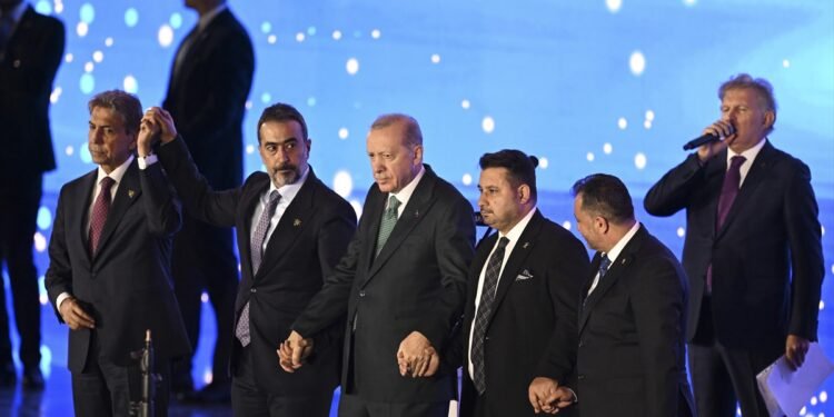 SELİM ÇIRPANOĞLU’NUN AK PARTİ’YE GEÇİŞİNİ VATANDAŞLARA SORDUK