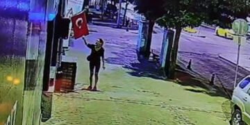 Muğla’da Türk Bayrağına Çirkin Saldırı! Şehri Ayağa Kaldıran Kadın Yakalandı